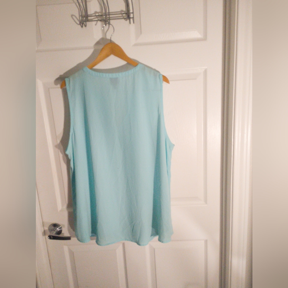 Worthington Plus Size Sleeveless Lightweight Flowy Blouse 3x - Picture 2 of 13